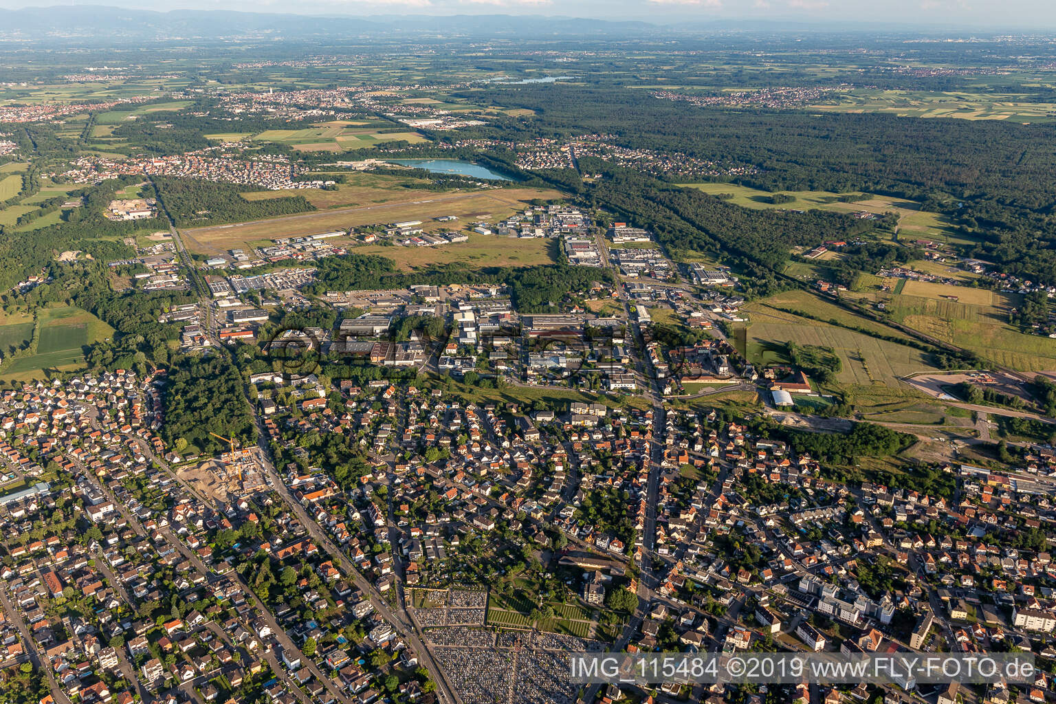 Haguenau im Bundesland Bas-Rhin, Frankreich aus der Luft betrachtet