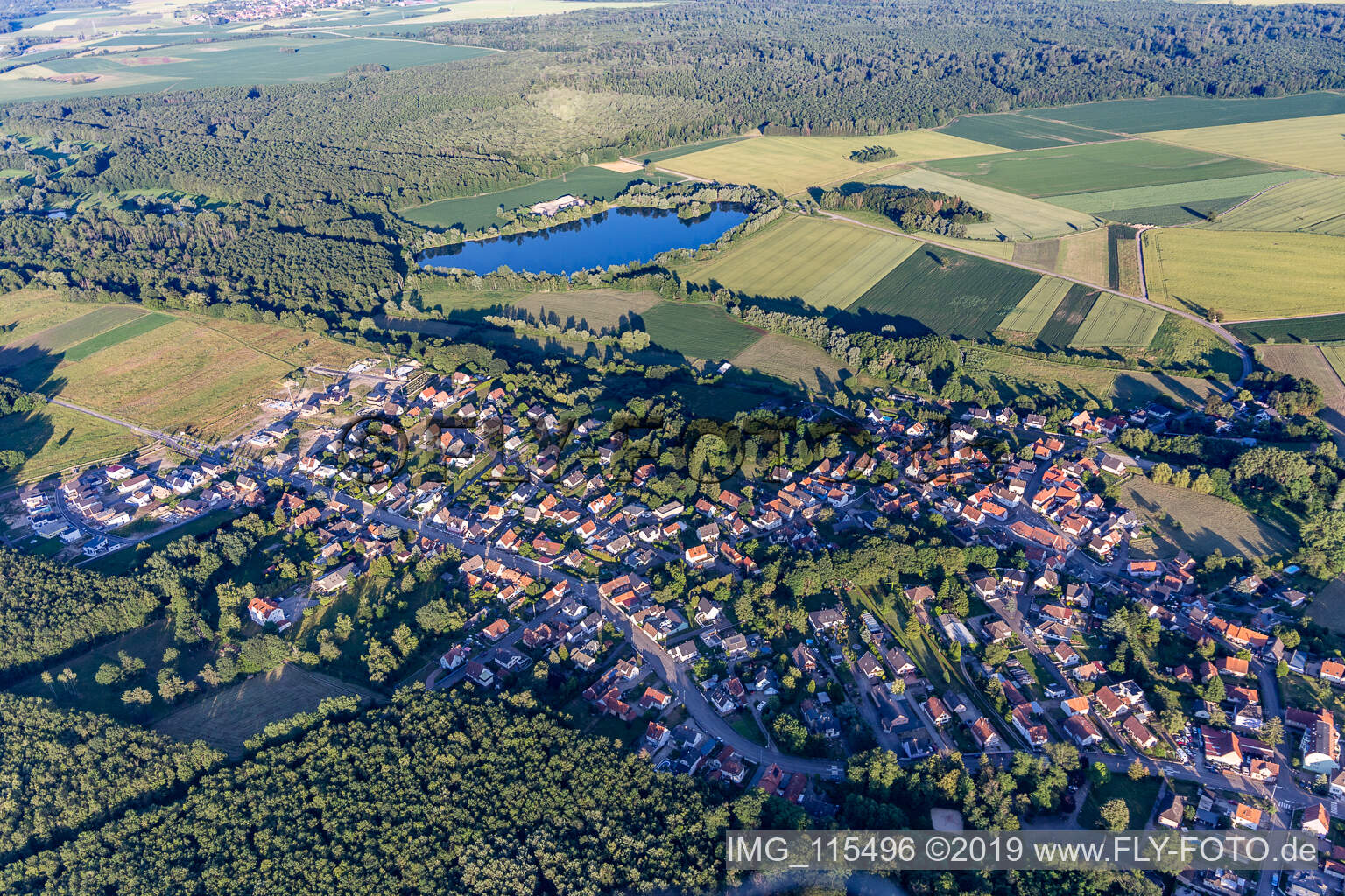 Schrägluftbild von Schirrhoffen im Bundesland Bas-Rhin, Frankreich