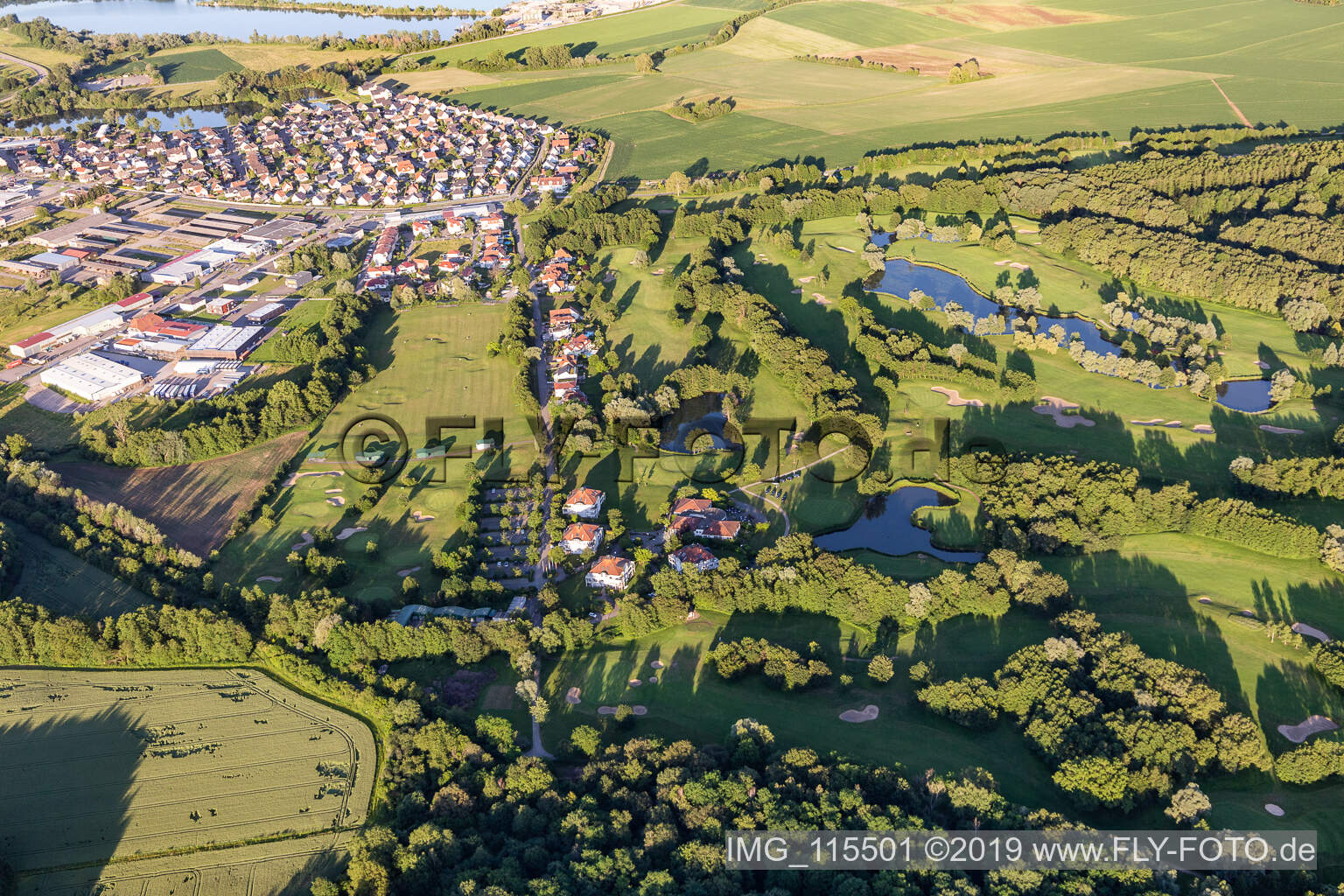 Luftaufnahme von Golfclub Baden-Baden in Soufflenheim im Bundesland Bas-Rhin, Frankreich