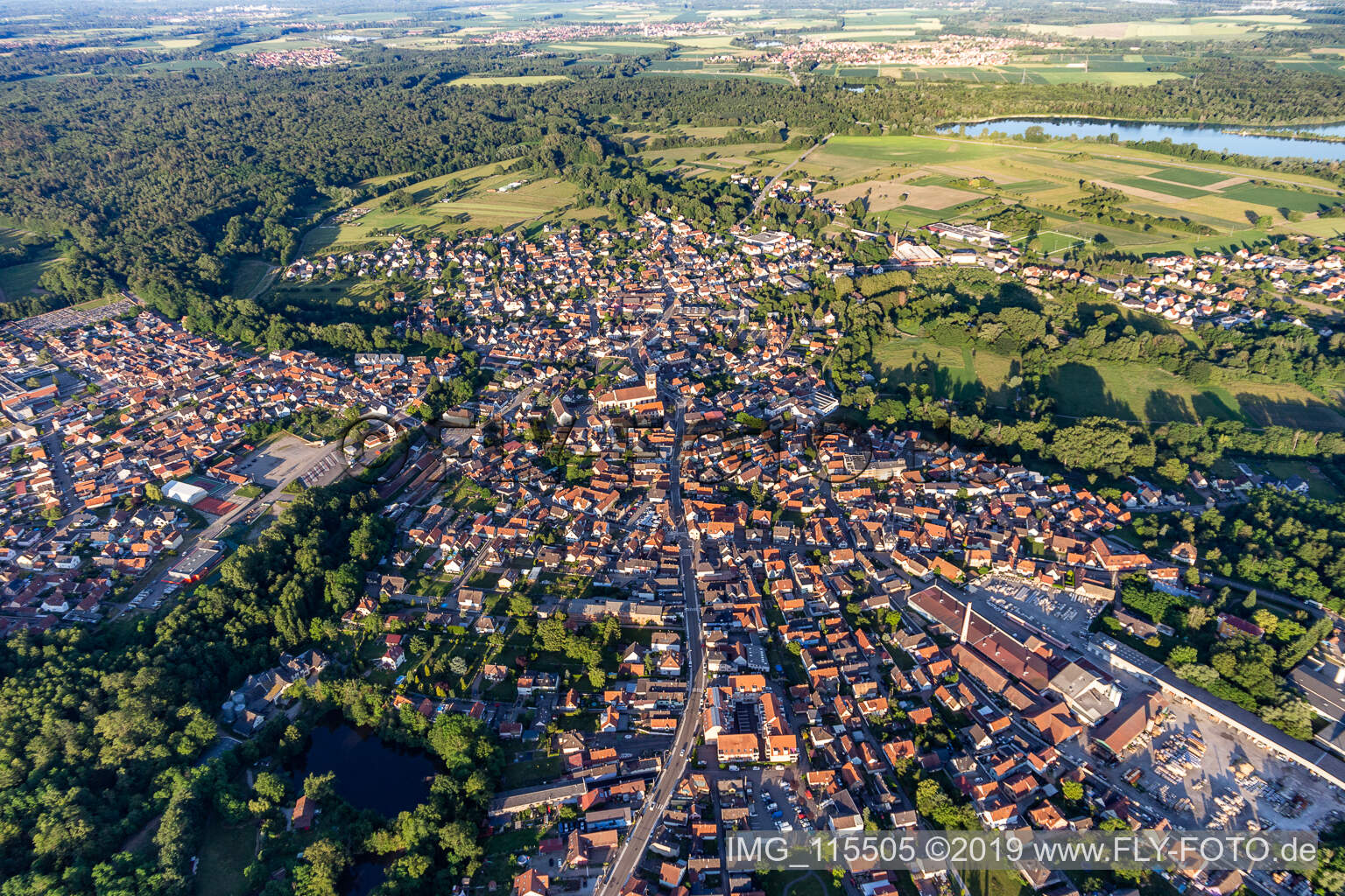 Haguenau im Bundesland Bas-Rhin, Frankreich aus der Drohnenperspektive