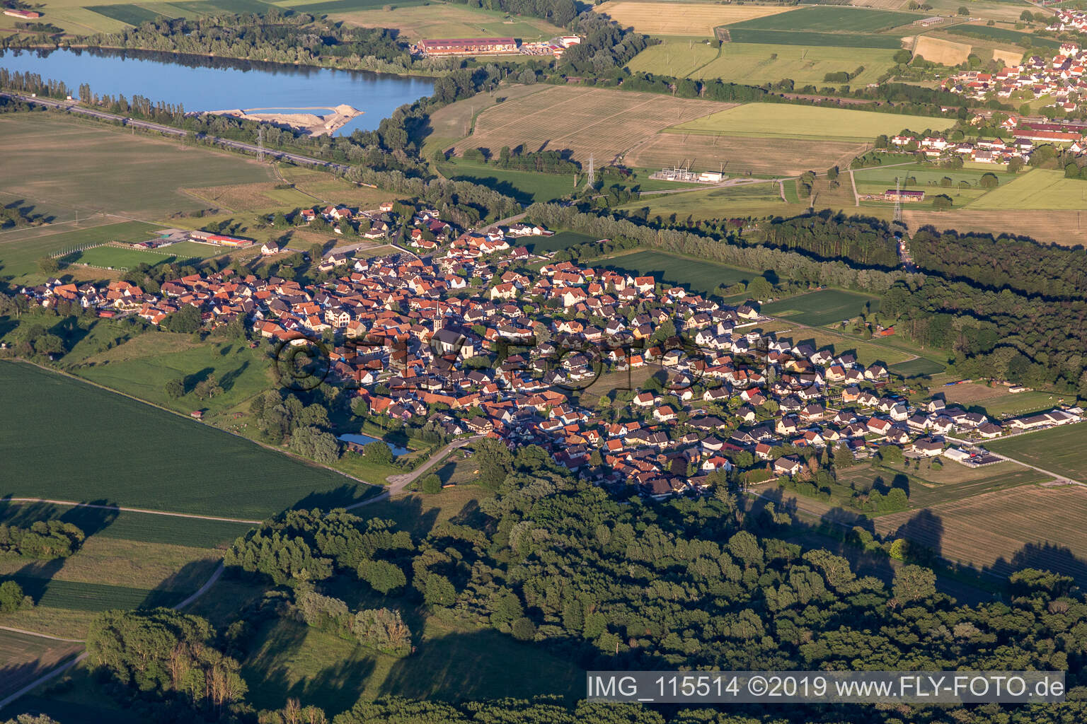 Luftaufnahme von Leutenheim im Bundesland Bas-Rhin, Frankreich