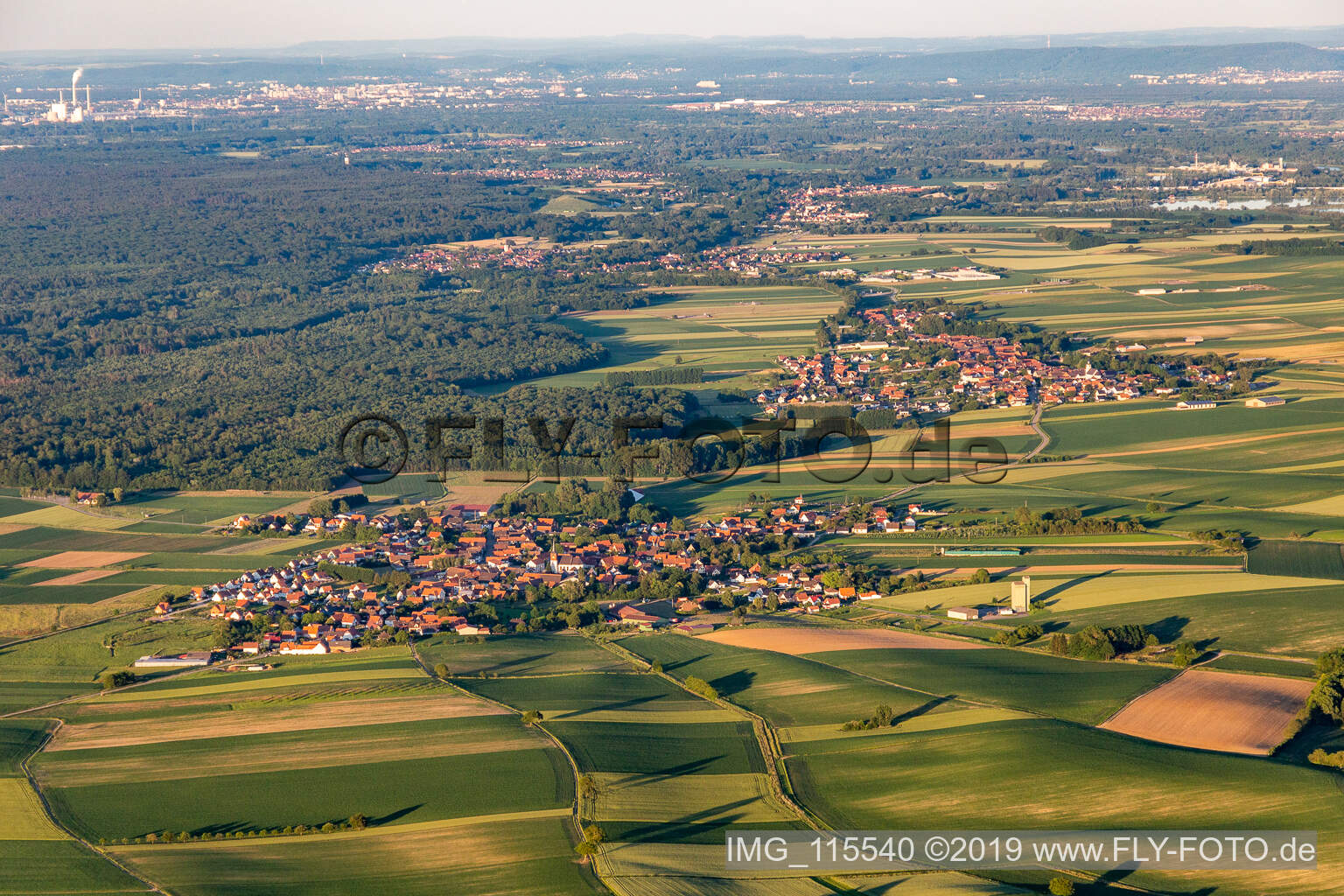 Schrägluftbild von Salmbach im Bundesland Bas-Rhin, Frankreich