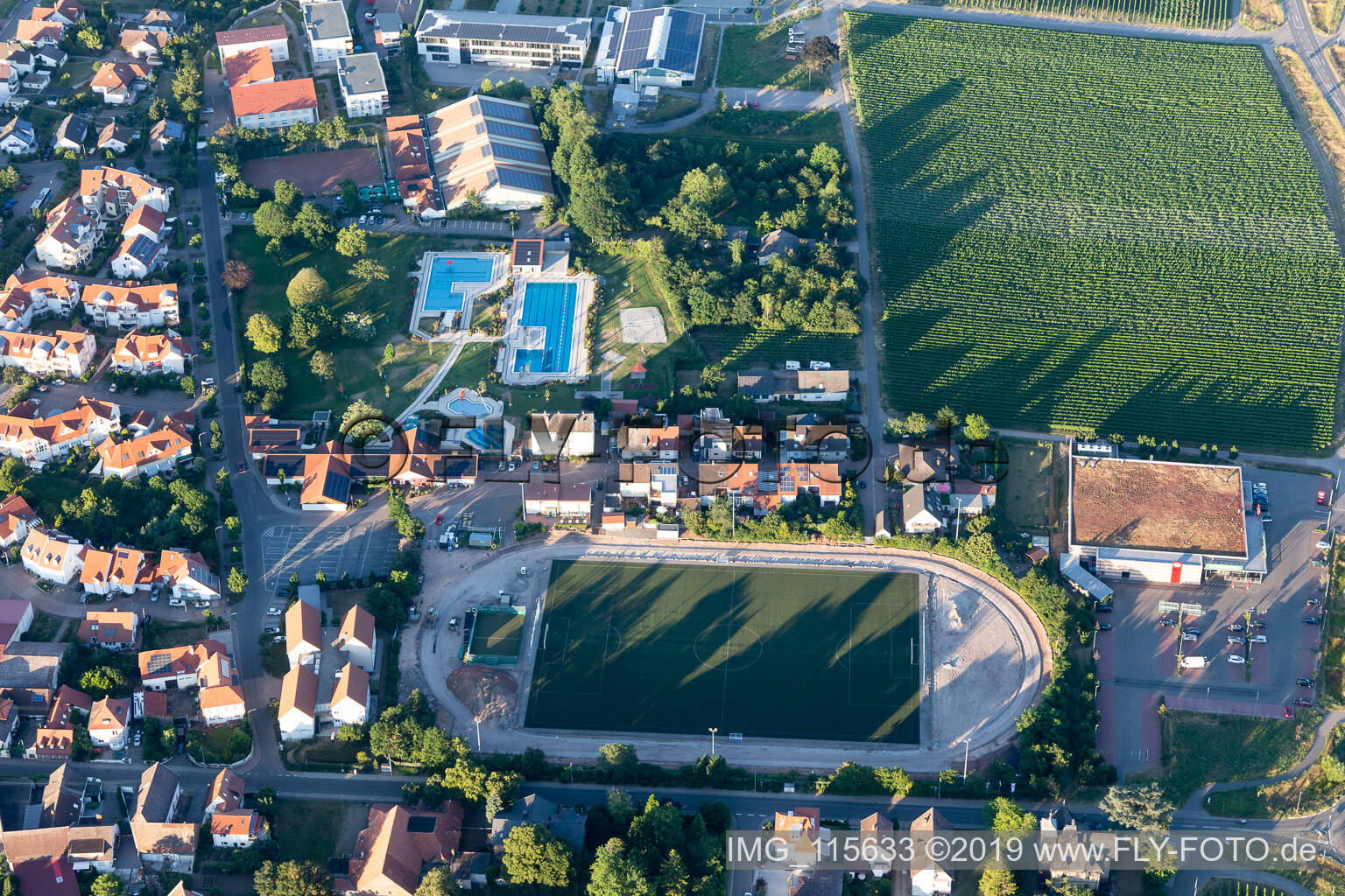 Maikammer im Bundesland Rheinland-Pfalz, Deutschland aus der Luft betrachtet