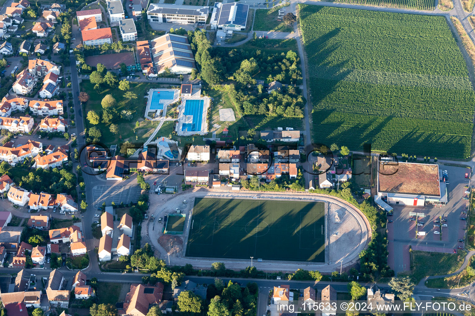 Maikammer im Bundesland Rheinland-Pfalz, Deutschland aus der Luft betrachtet