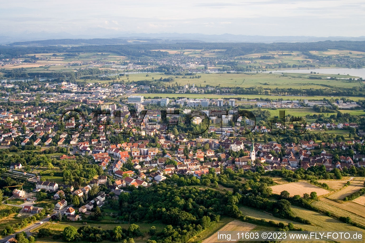 Luftaufnahme von Ortsteil Wollmatingen in Konstanz im Bundesland Baden-Württemberg, Deutschland
