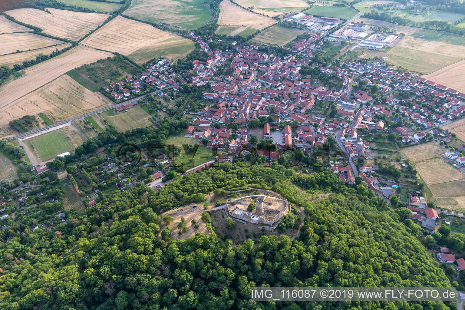 Luftaufnahme von Mühlburg in Drei Gleichen im Bundesland Thüringen, Deutschland