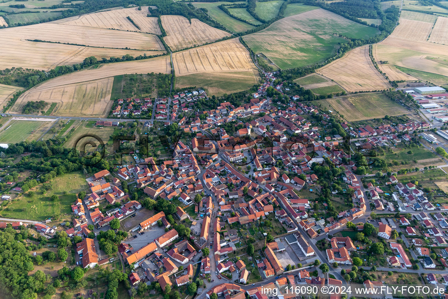 Luftbild von Ortsteil Mühlberg in Drei Gleichen im Bundesland Thüringen, Deutschland