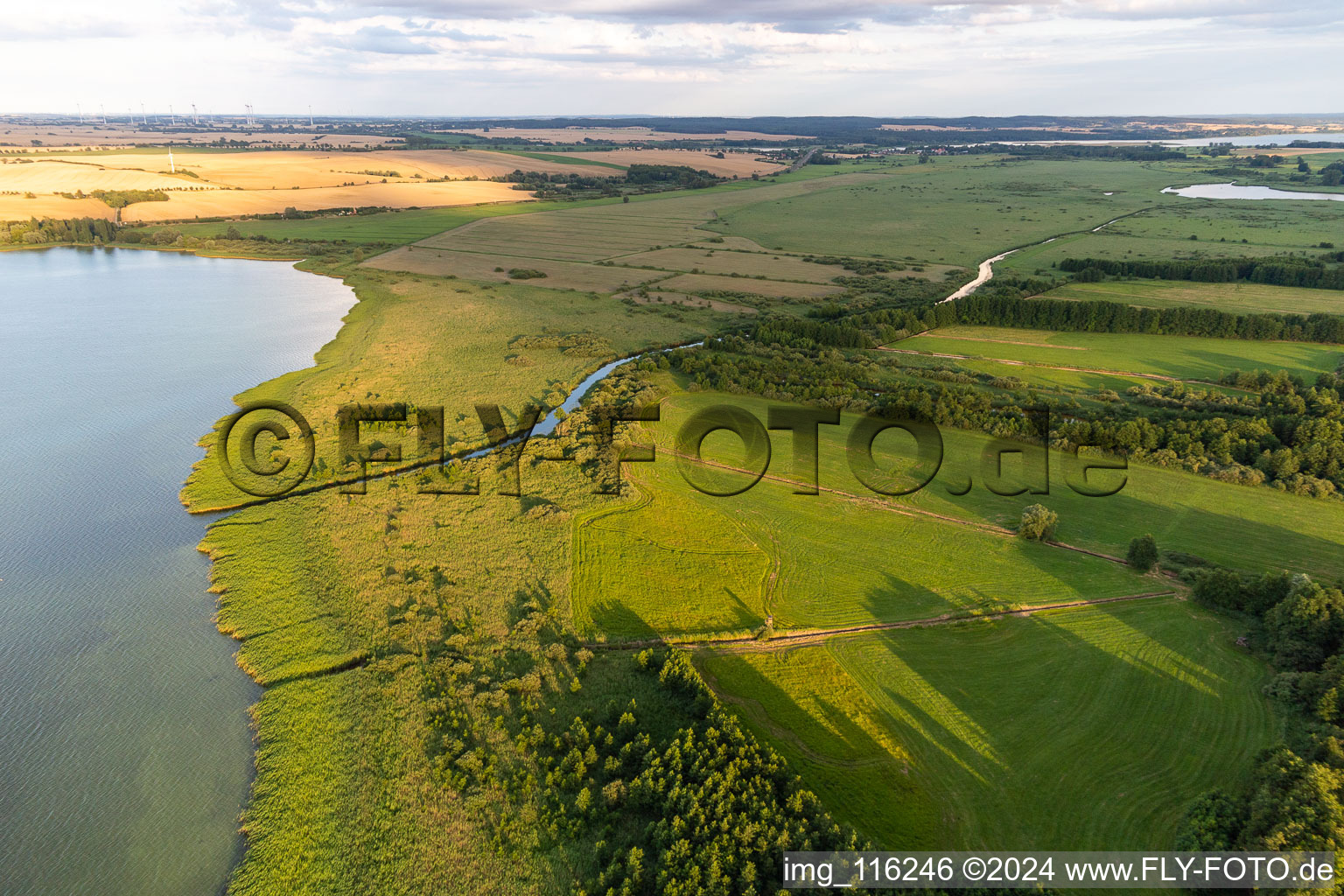 Kanal zwischen Ober- und Unteruckersee in Nordwestuckermark im Bundesland Brandenburg, Deutschland