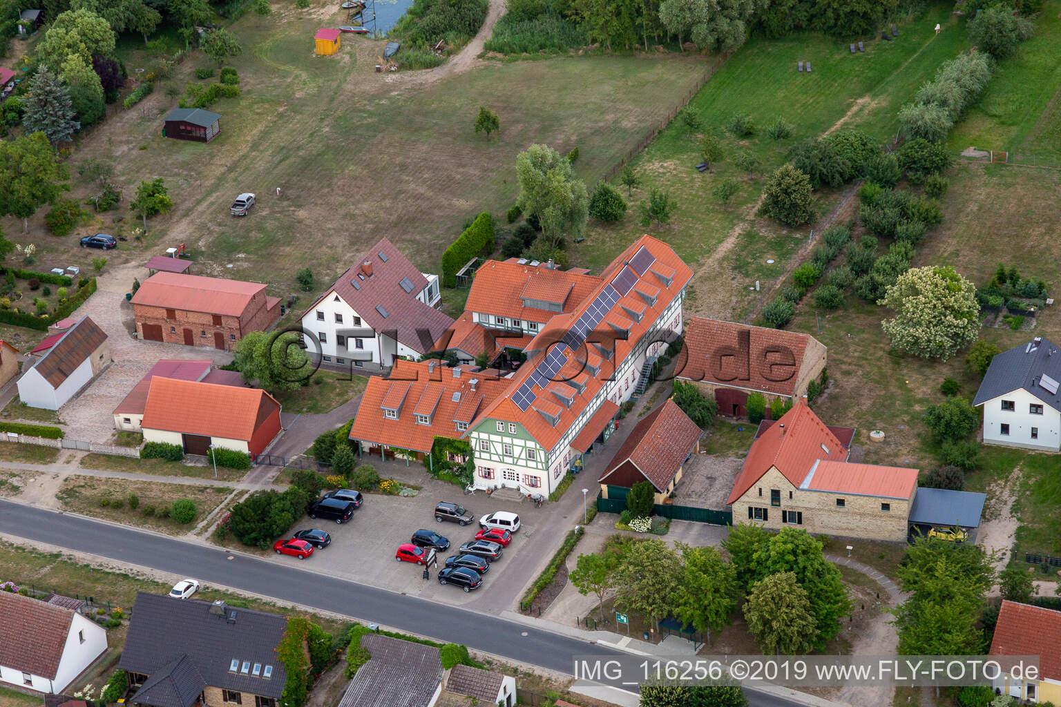 Luftbild von Seehotel Huberhof in Seehausen im Bundesland Brandenburg, Deutschland