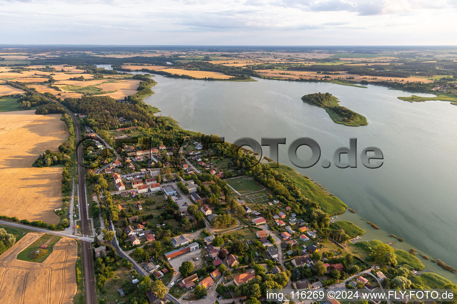 Uferbereiche am Seegebiet des Oberuckersee in Warnitz im Bundesland Brandenburg, Deutschland