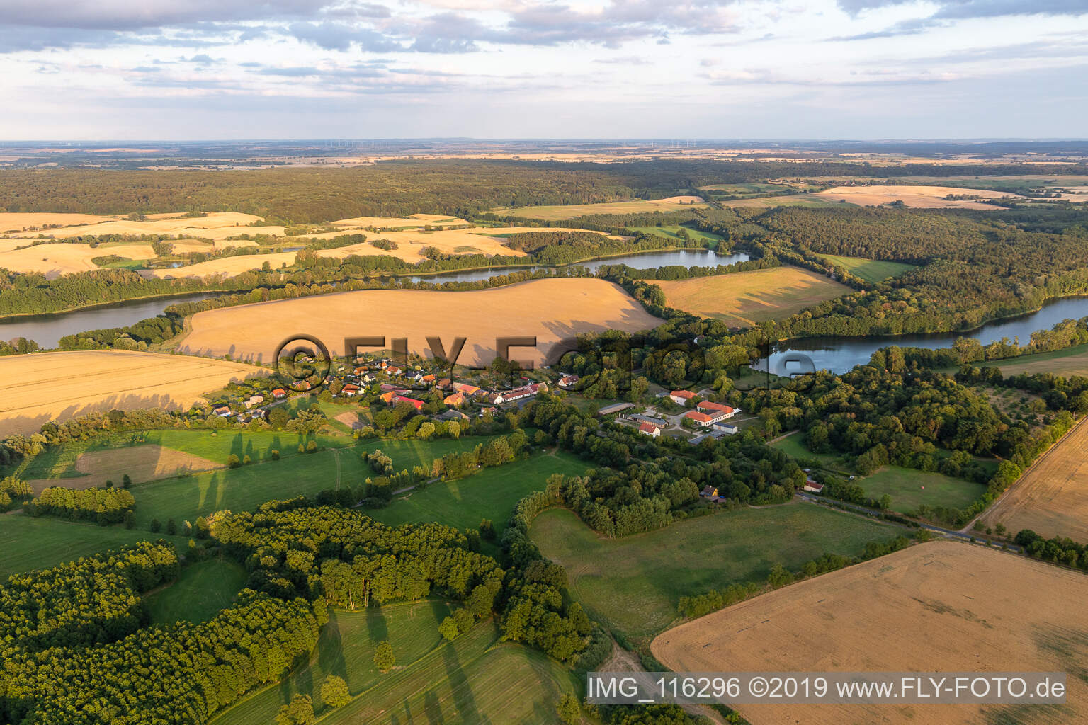 Luftbild von Gut Suckow in Flieth-Stegelitz im Bundesland Brandenburg, Deutschland