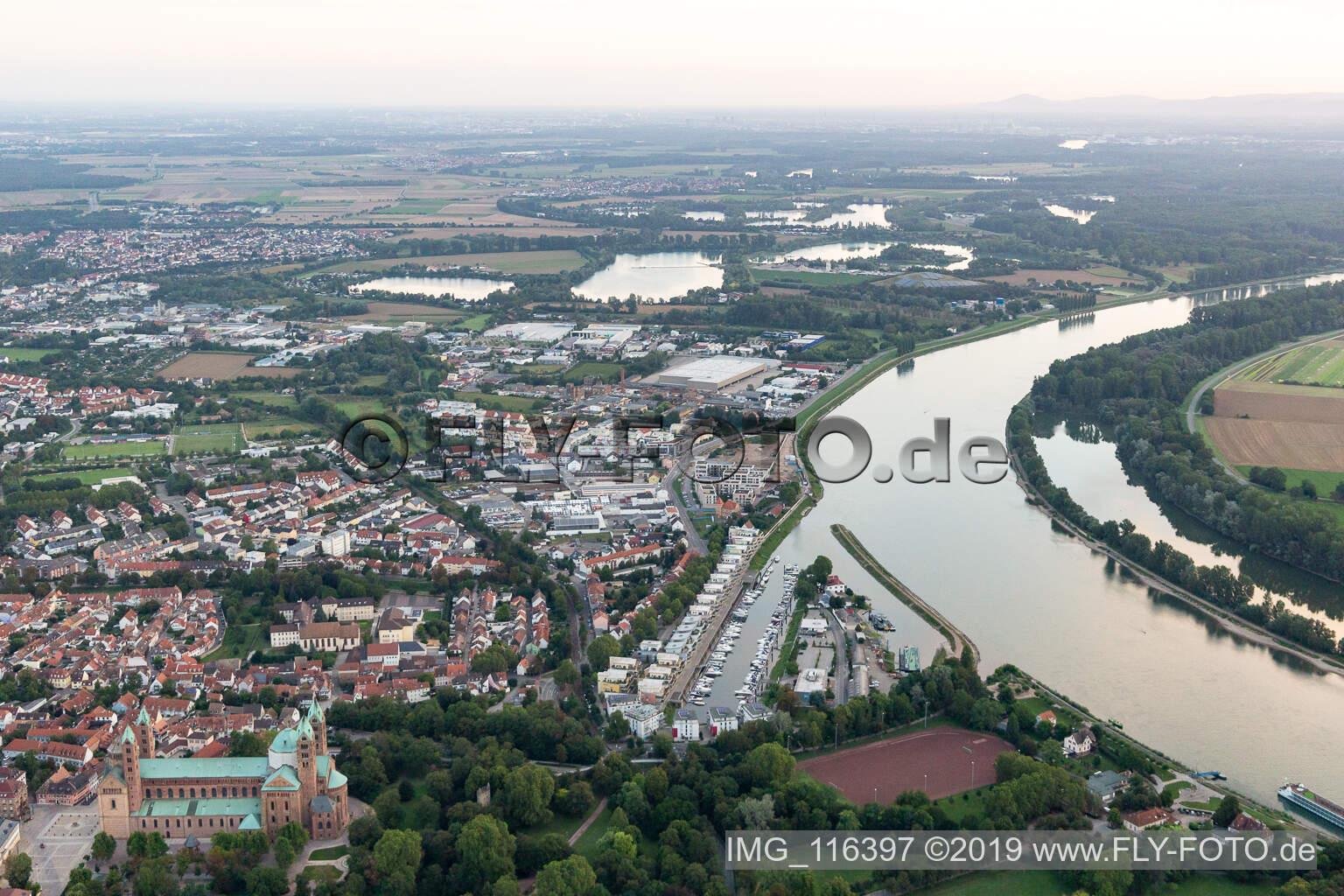 Rheinufer in Speyer im Bundesland Rheinland-Pfalz, Deutschland