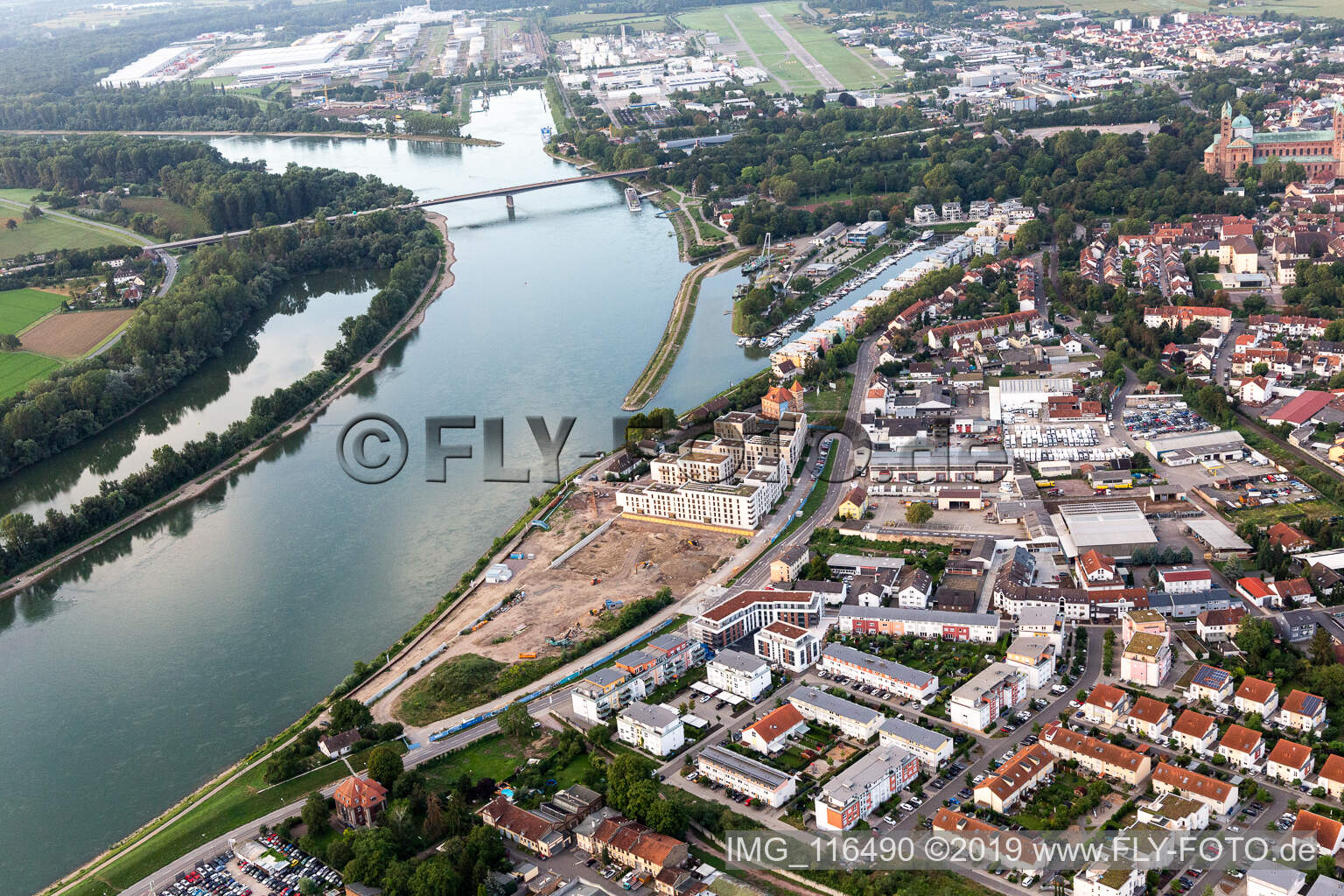 Wohnbauprojekt am Speyerer Rheinufer: Alte Ziegelei / Franz-Kirmeier-Straße im Bundesland Rheinland-Pfalz, Deutschland von oben gesehen