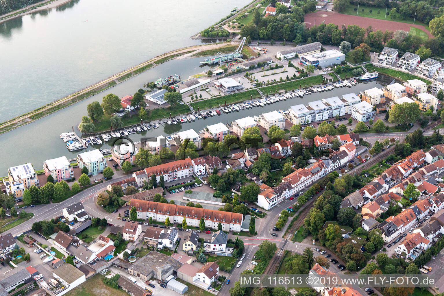 Luftaufnahme von Yachthafen in Speyer im Bundesland Rheinland-Pfalz, Deutschland