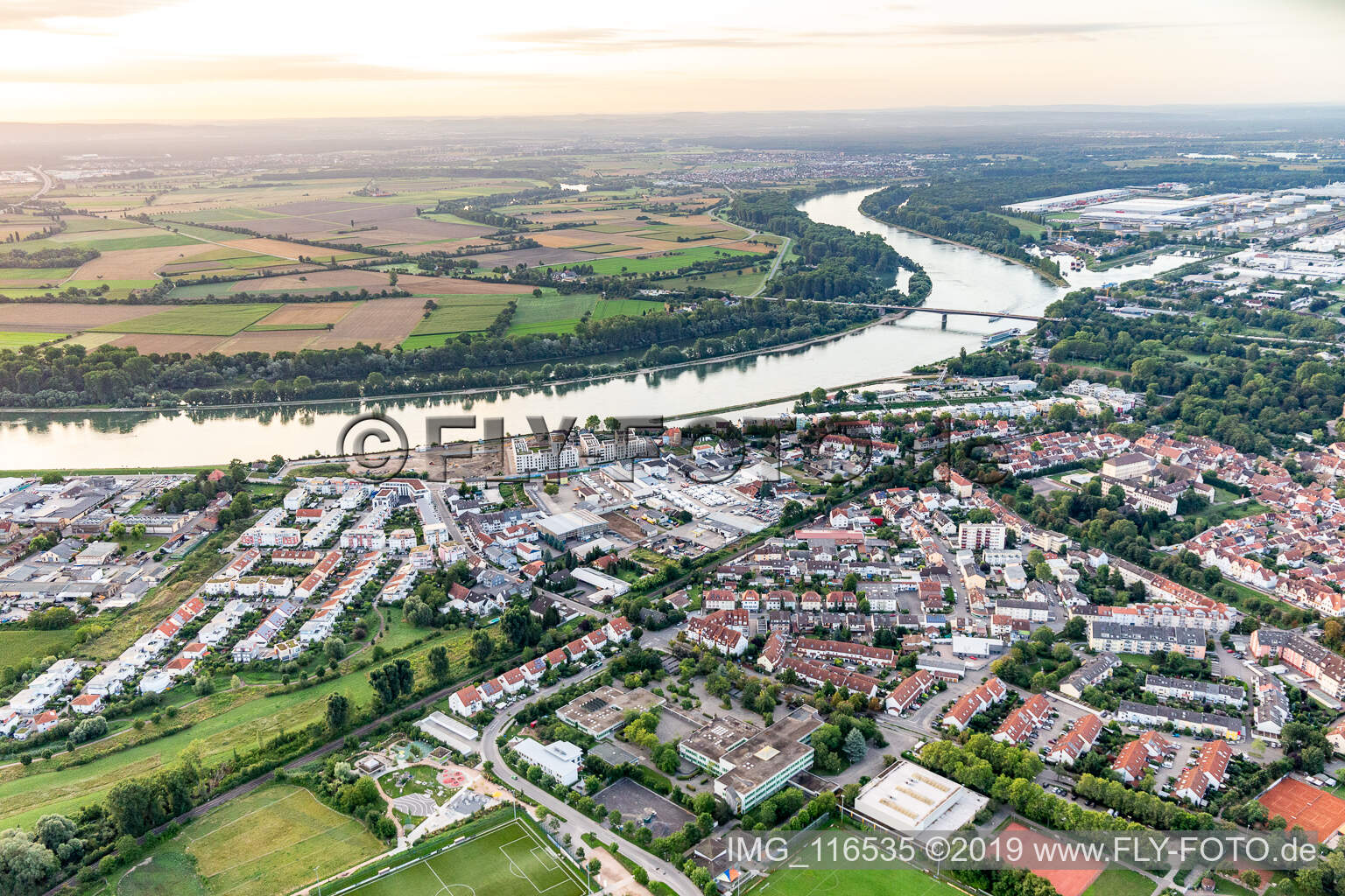 Luftbild von Rheinbrücke in Speyer im Bundesland Rheinland-Pfalz, Deutschland