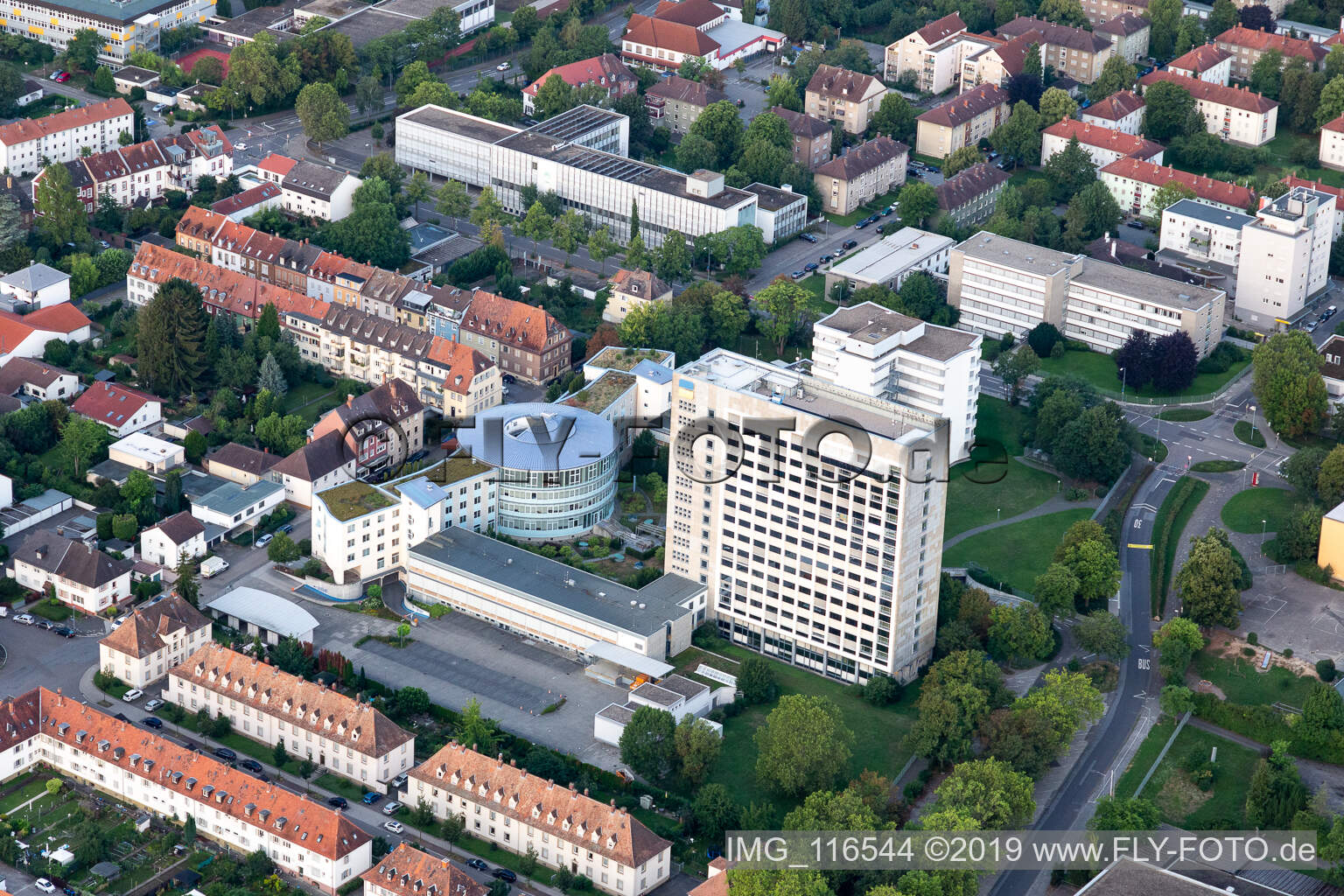 Büro- und Verwaltungsgebäude des Versicherungs- Unternehmens Deutsche Rentenversicherung Rheinland-Pfalz in Speyer, Deutschland