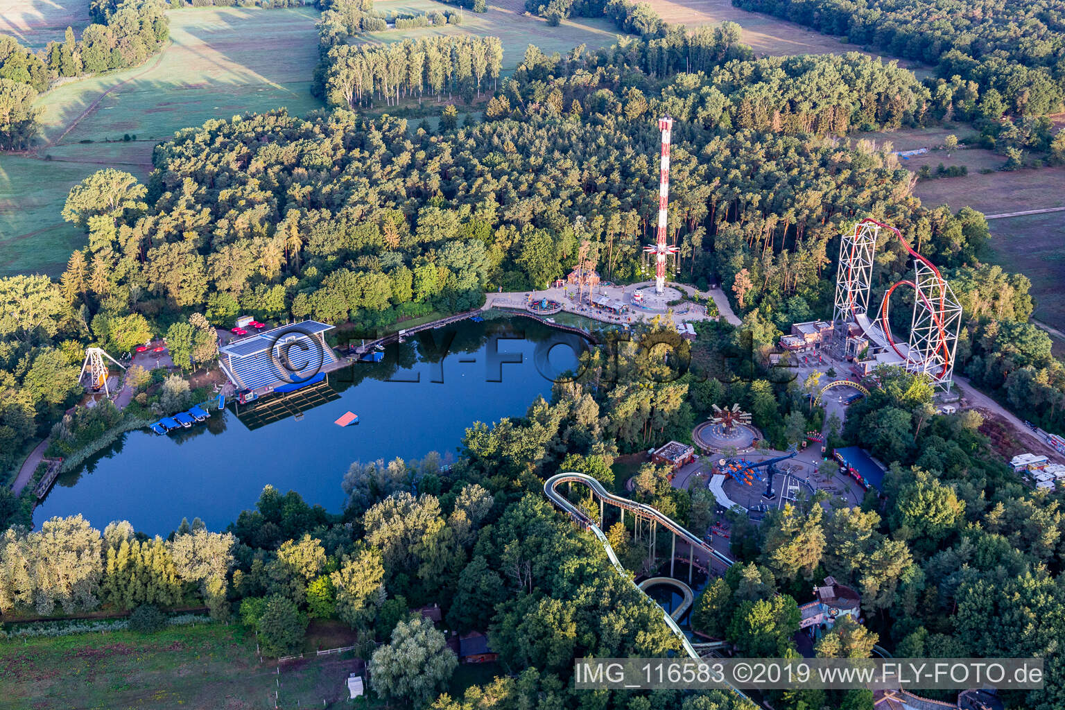 Luftbild von Freizeitzentrum - Vergnügungspark " Holiday Park " in Haßloch im Bundesland Rheinland-Pfalz, Deutschland