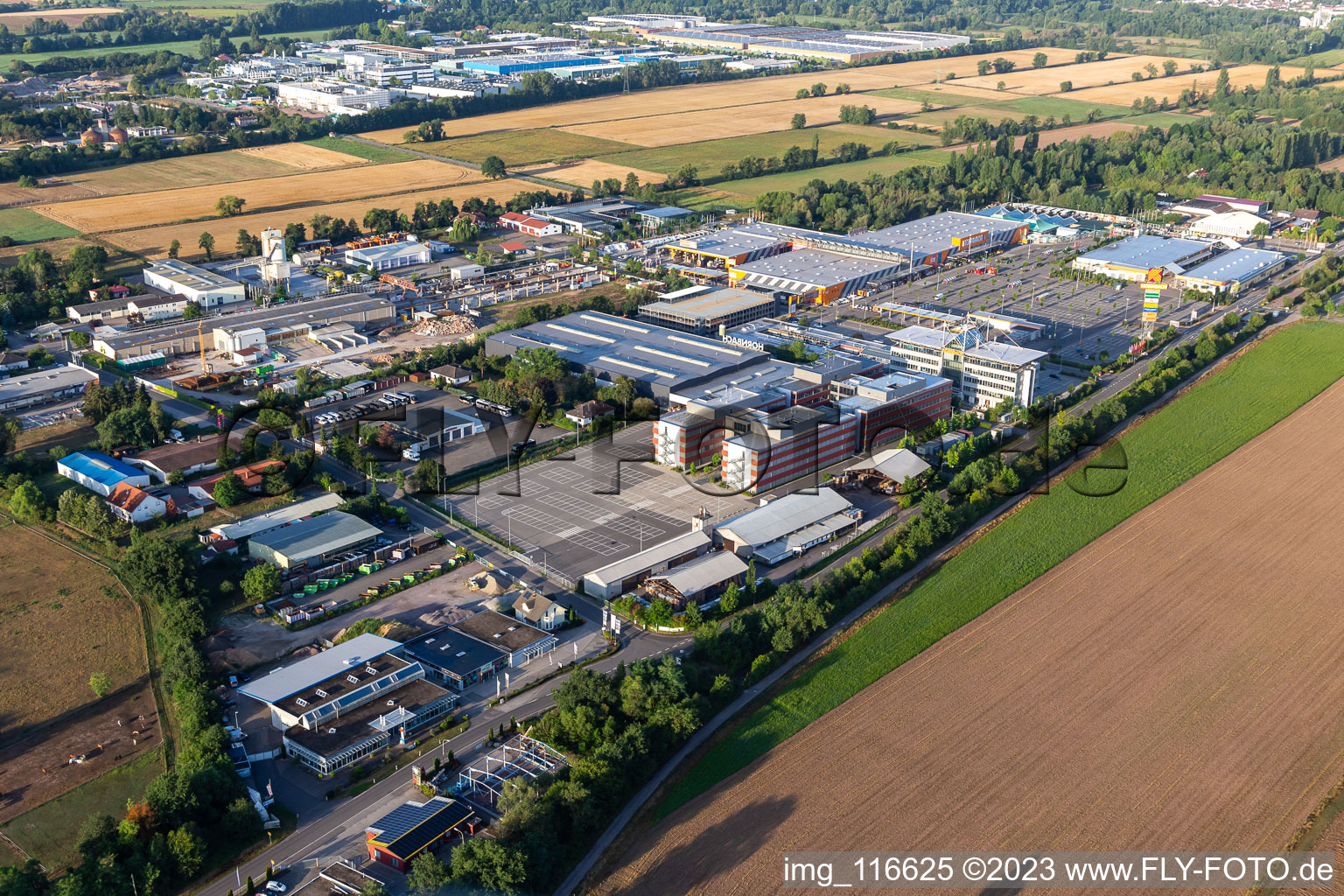 Luftbild von Hornbach Baumarkt von Südwesten in Bornheim im Bundesland Rheinland-Pfalz, Deutschland