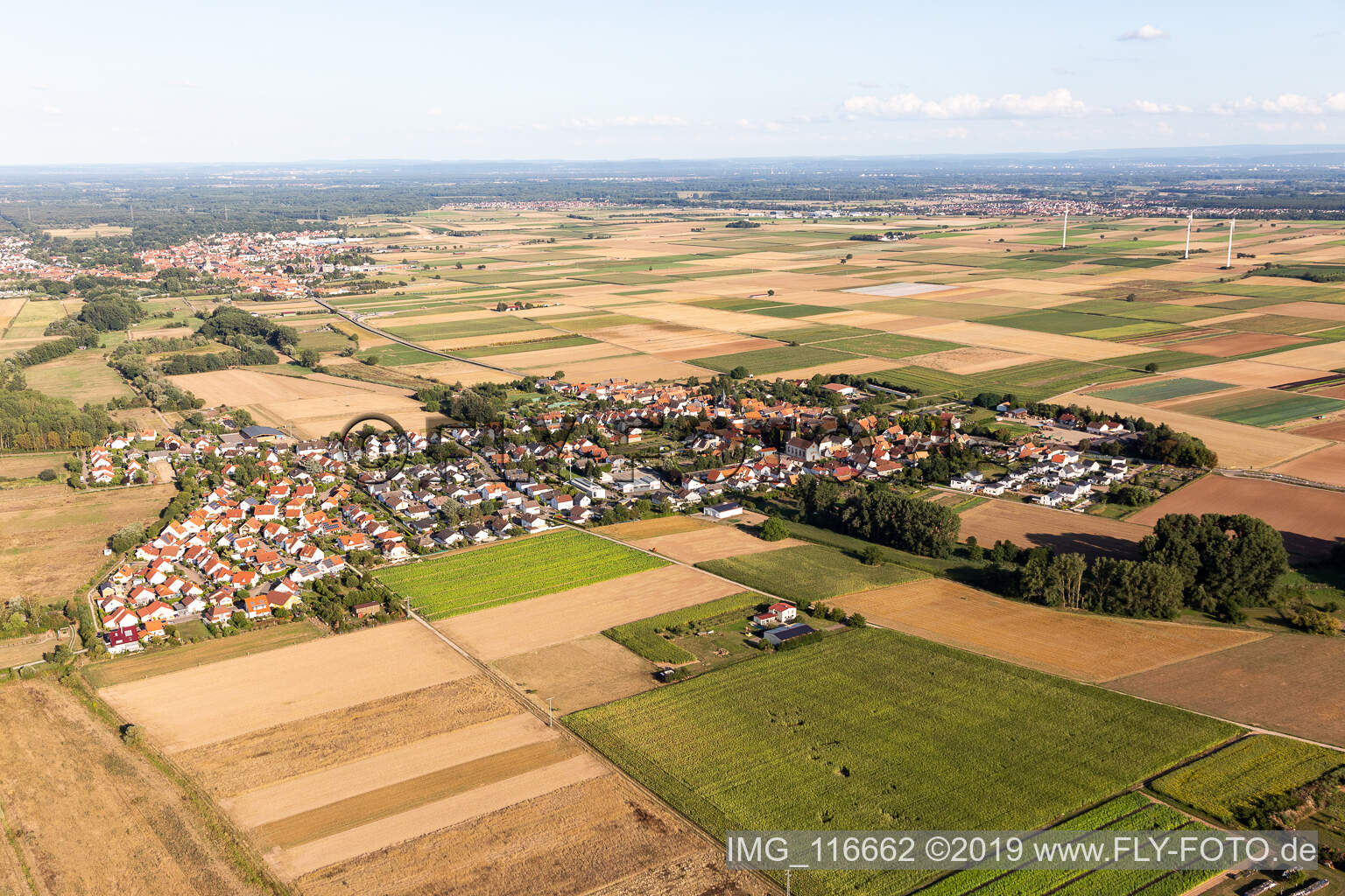 Knittelsheim im Bundesland Rheinland-Pfalz, Deutschland von einer Drohne aus