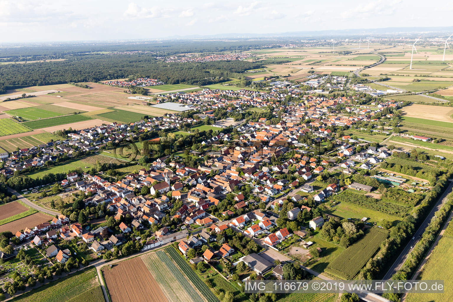 Drohnenaufname von Schwegenheim im Bundesland Rheinland-Pfalz, Deutschland