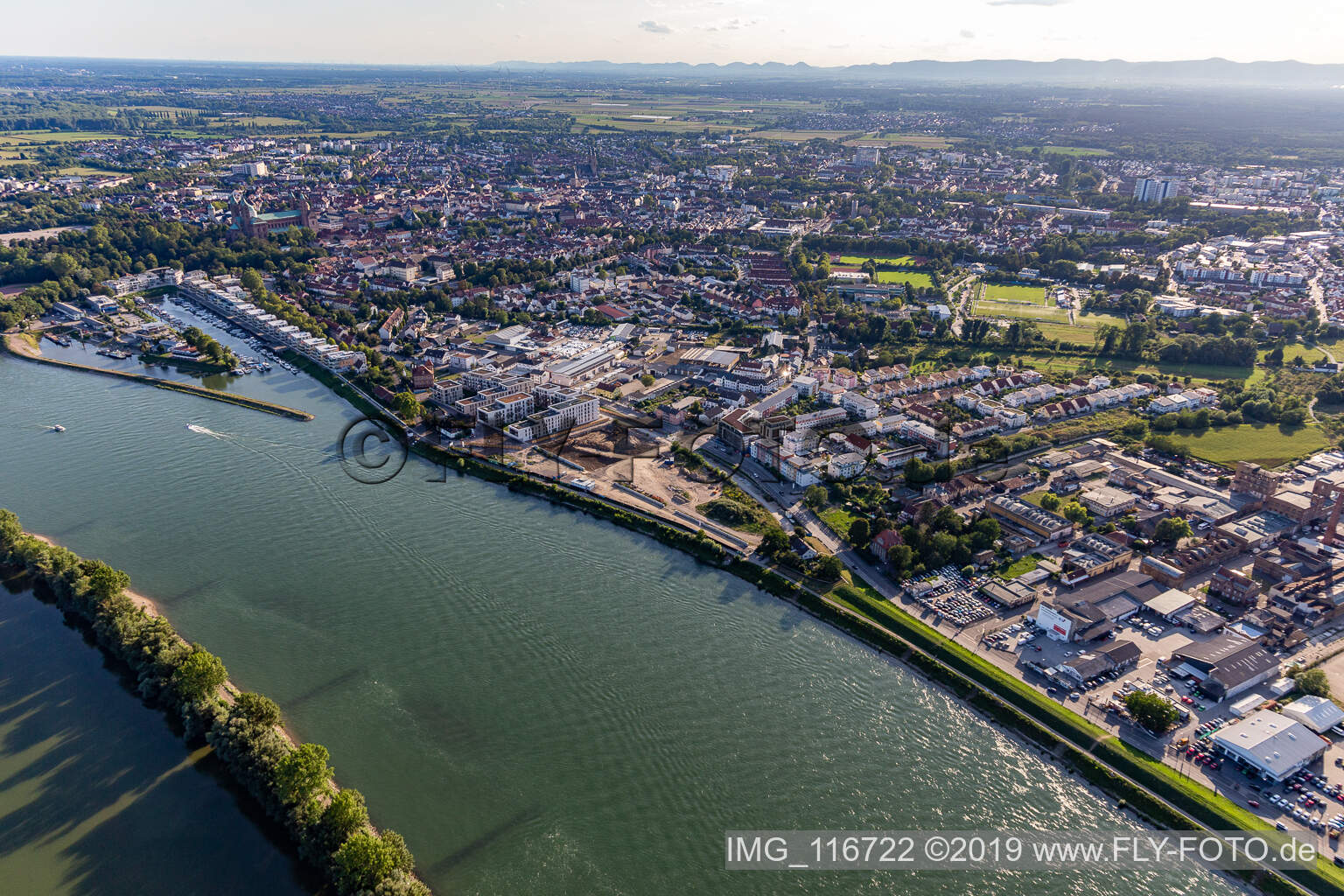 Drohnenbild von Wohnbauprojekt am Speyerer Rheinufer: Alte Ziegelei / Franz-Kirmeier-Straße im Bundesland Rheinland-Pfalz, Deutschland