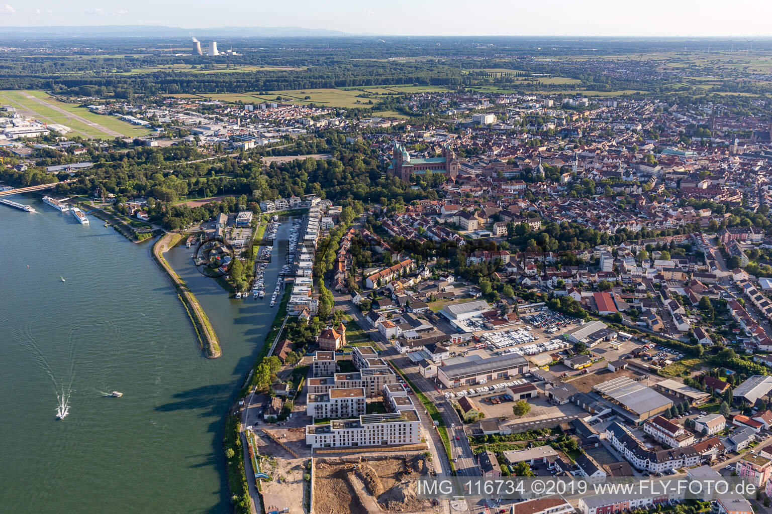Schrägluftbild von Yachthafen in Speyer im Bundesland Rheinland-Pfalz, Deutschland
