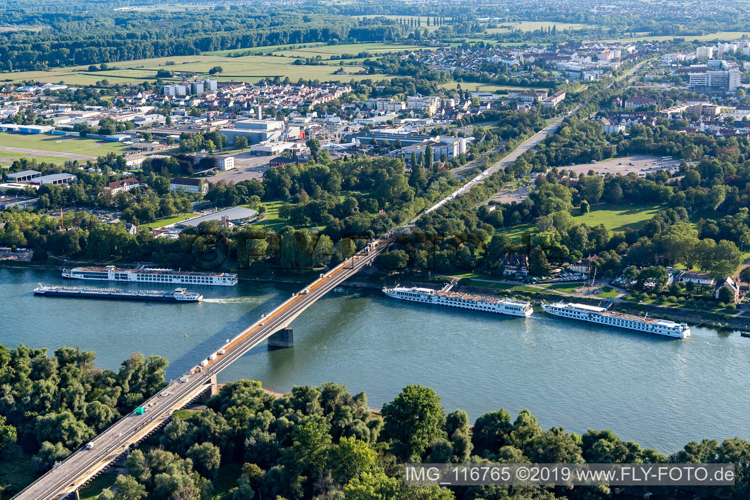Gesperrte Rheinbrücke B39 Baustelle in Speyer im Bundesland Rheinland-Pfalz, Deutschland
