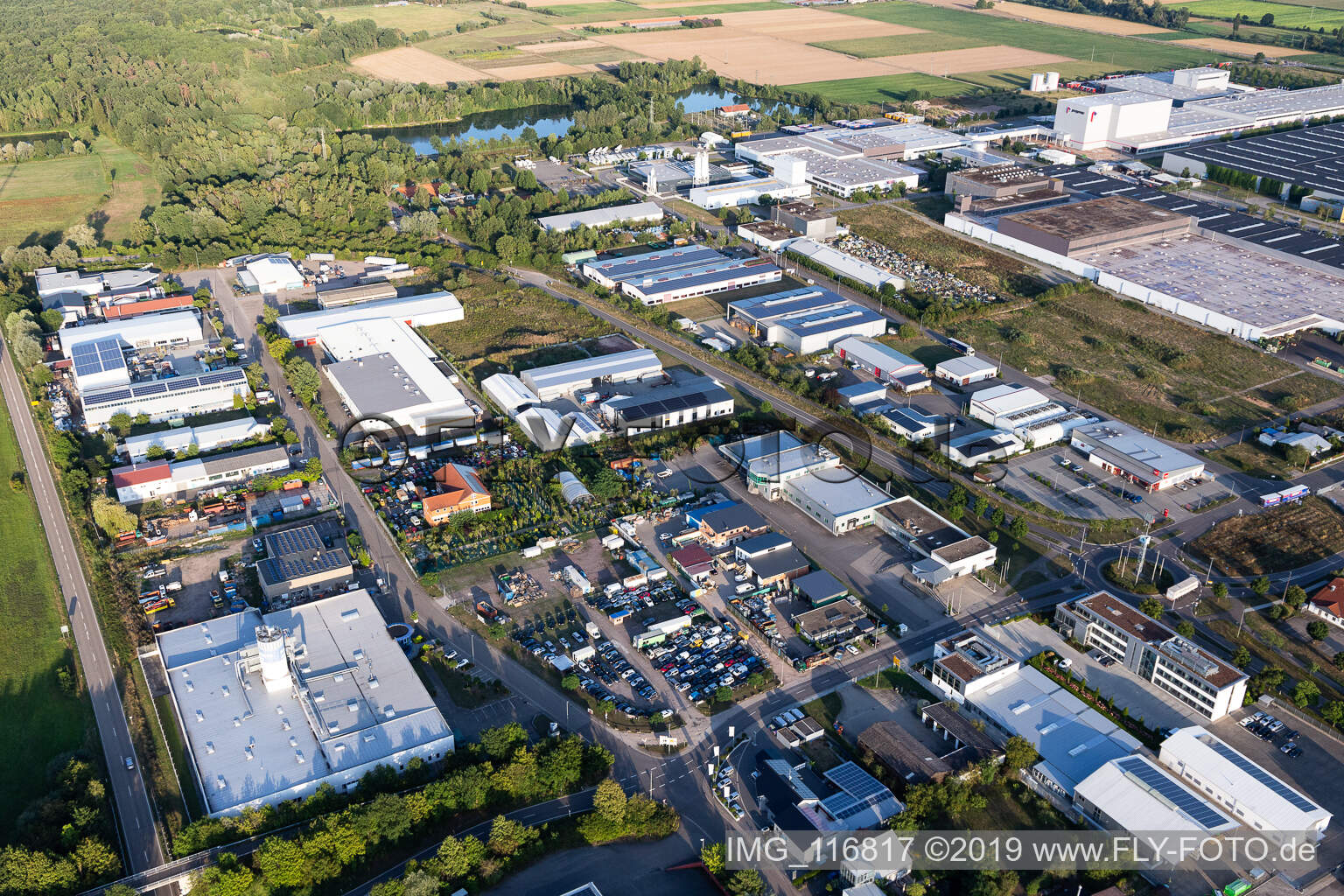 Industriegebiet In den Birkenwiesen in Offenbach an der Queich im Bundesland Rheinland-Pfalz, Deutschland