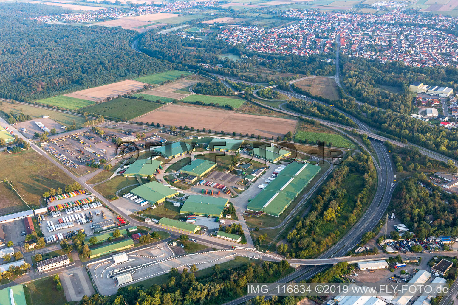 Luftbild von US Army Depot in Lingenfeld im Bundesland Rheinland-Pfalz, Deutschland