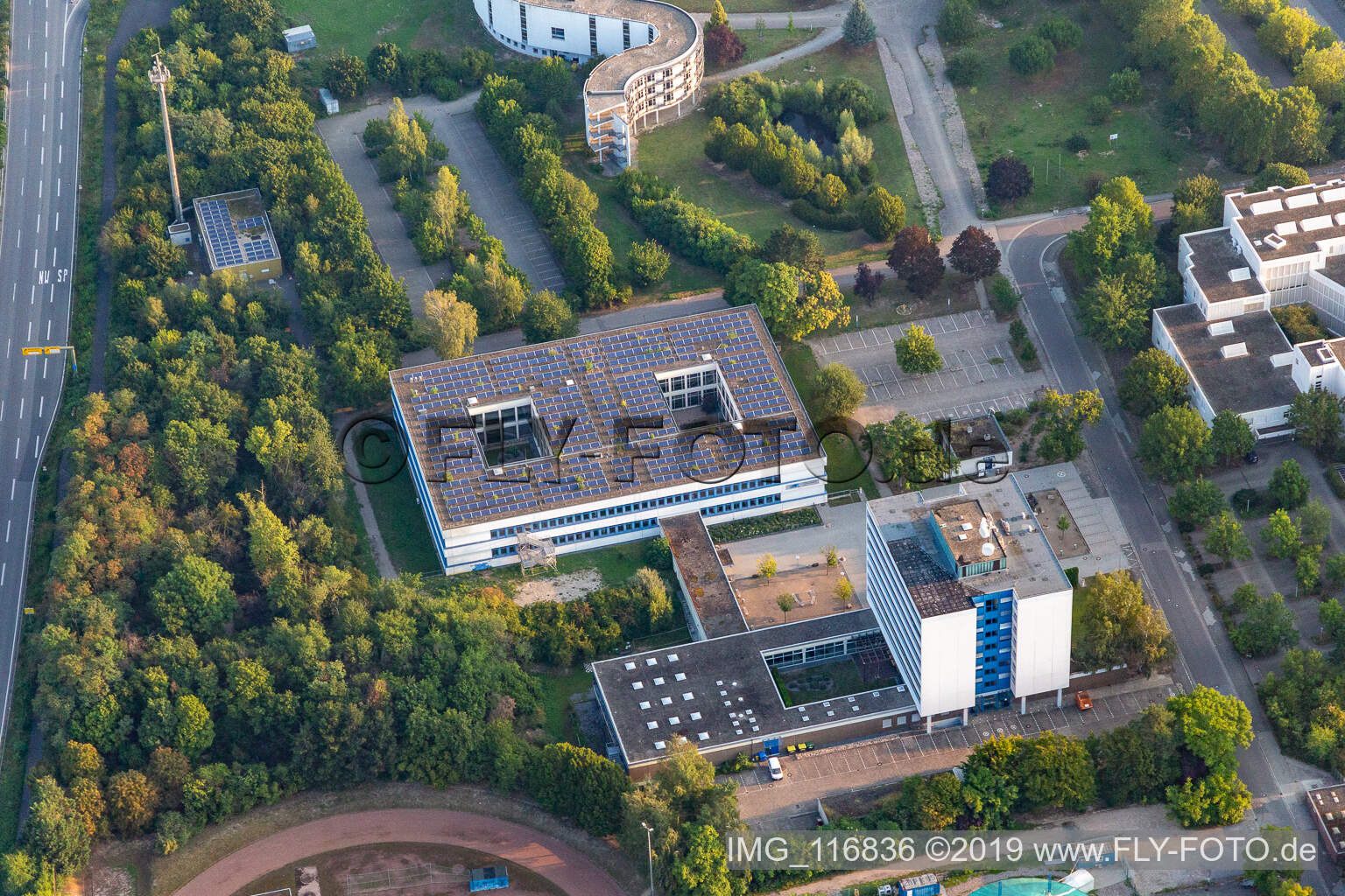 Luftbild von Geschwungener Gebäudekomplex des Pädagogischen Landesinstitut Rheinland-Pfalz in Speyer, Deutschland