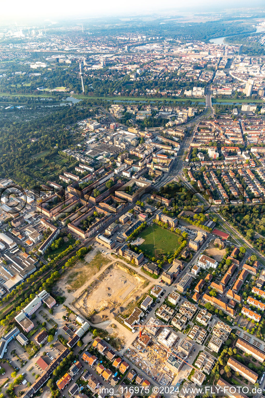 Homerun, ehemalige Turley US-Kasernen im Ortsteil Neckarstadt-Ost in Mannheim im Bundesland Baden-Württemberg, Deutschland von oben gesehen