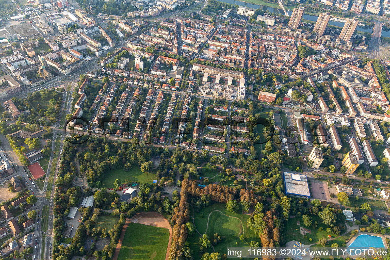 Herzogenriedpark, Neckarstadt Ost im Ortsteil Neckarstadt-Ost in Mannheim im Bundesland Baden-Württemberg, Deutschland