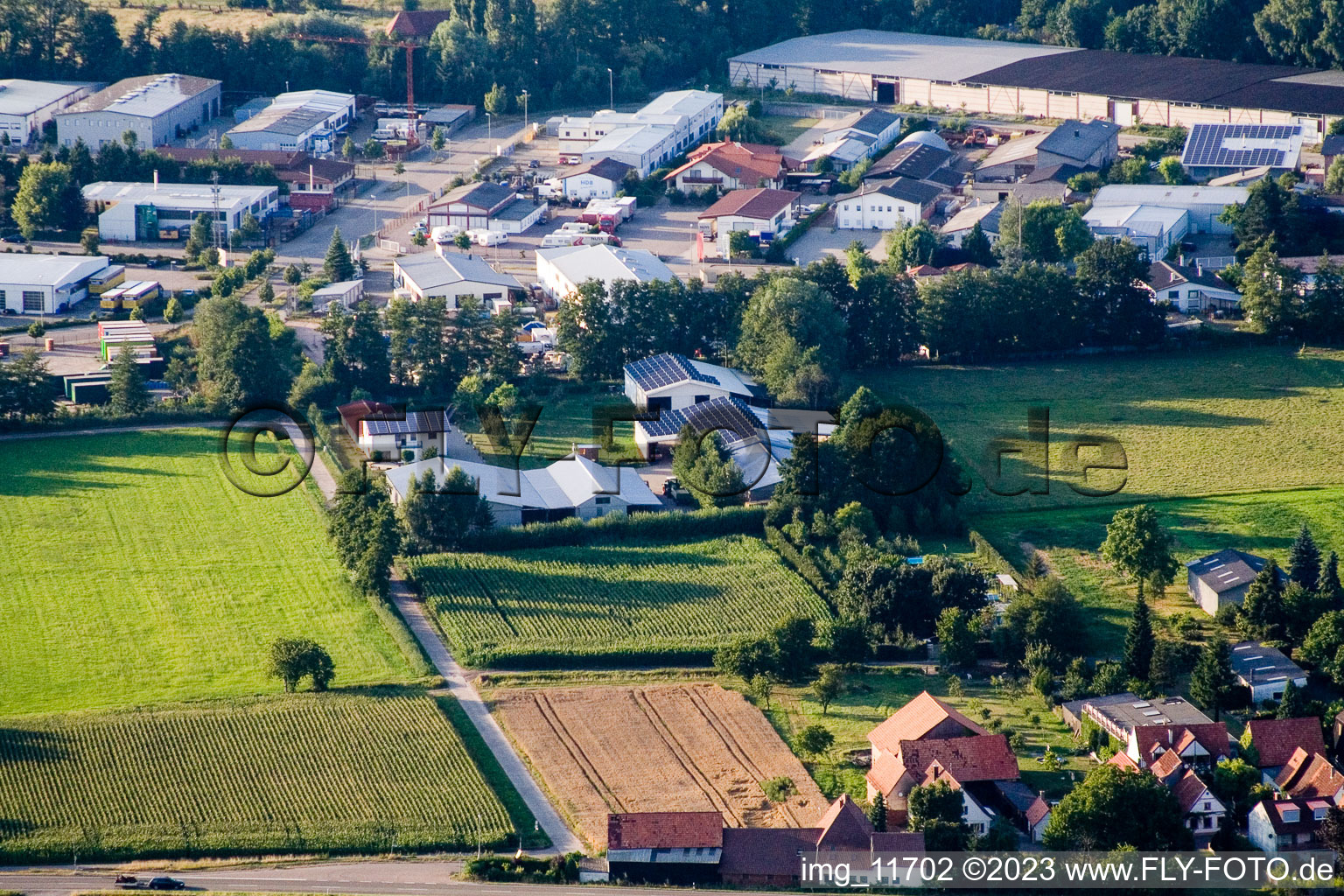 Luftbild von Kandel-Minderslachen in den Rötzwiesen, Hof Fam. Kerth im Bundesland Rheinland-Pfalz, Deutschland