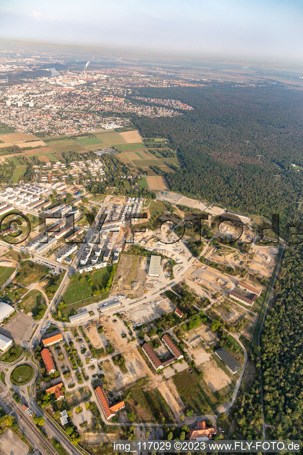 Luftaufnahme von Konversions-Baustelle auf dem Gelände der ehemalige SULLIVAN US-Kasernen am Käfertaler Wald in Mannheim im Bundesland Baden-Württemberg, Deutschland