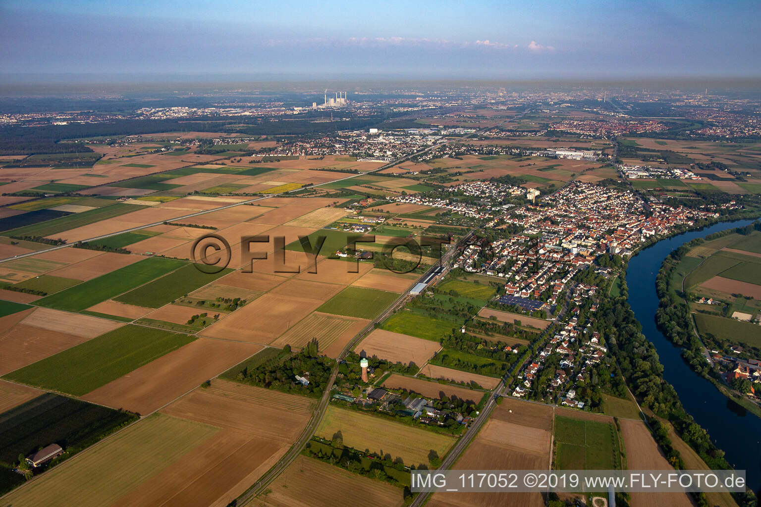 Luftaufnahme von Edingen-Neckarhausen im Bundesland Baden-Württemberg, Deutschland