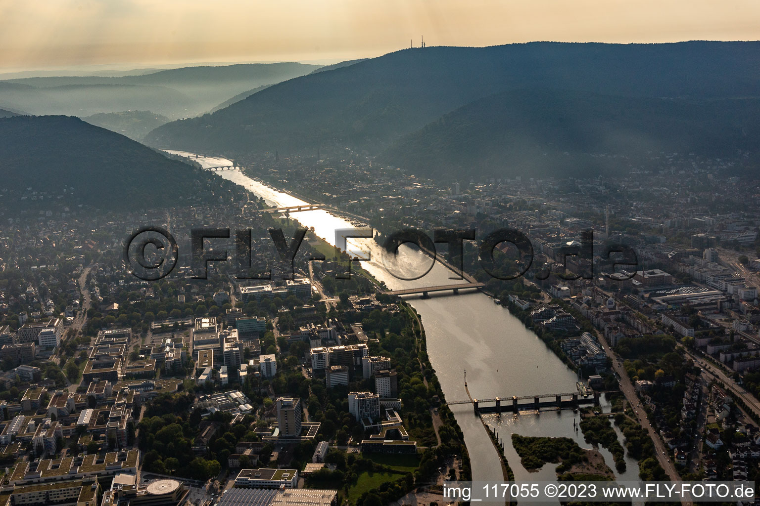 2 Schleusen und 2 Brücken über den Neckar in Heidelberg im Ortsteil Bergheim im Bundesland Baden-Württemberg, Deutschland
