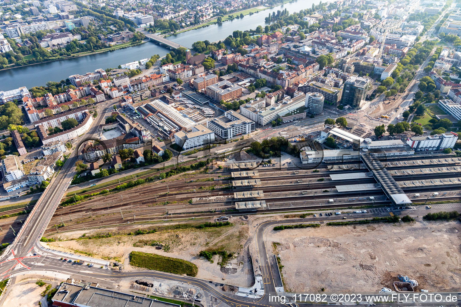 Luftbild von Ortsteil Bergheim zwischen Neckar und Hauptbahnhof in Heidelberg im Bundesland Baden-Württemberg, Deutschland