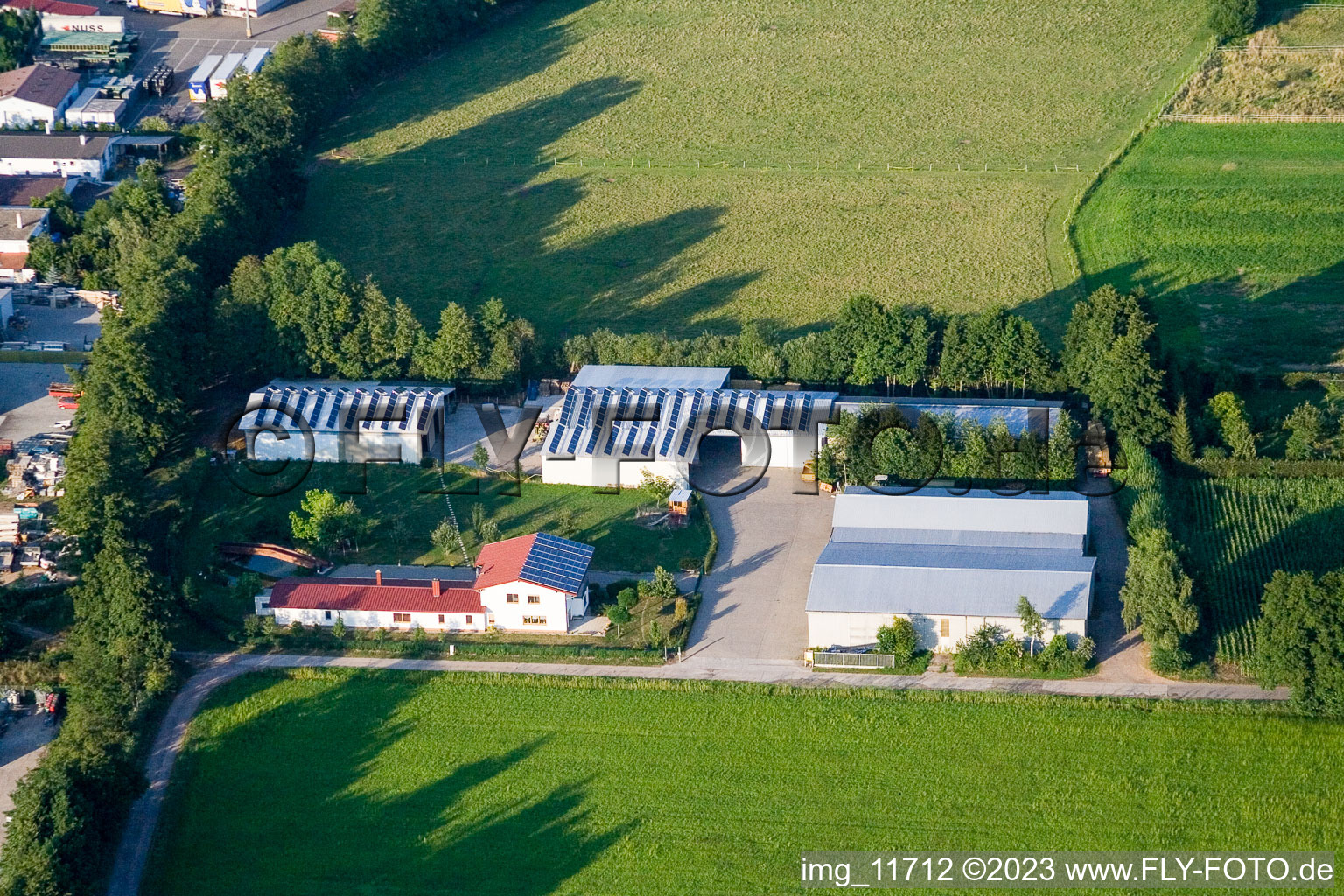 Kandel-Minderslachen in den Rötzwiesen, Hof Fam. Kerth im Bundesland Rheinland-Pfalz, Deutschland aus der Luft betrachtet