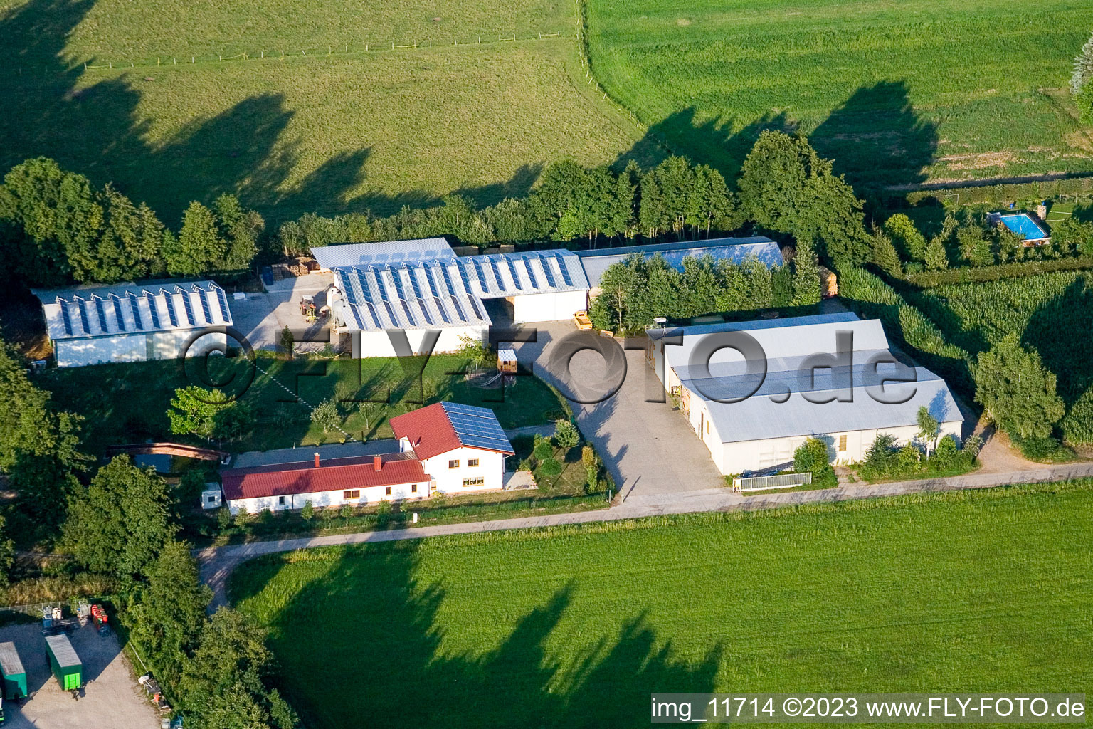 Drohnenbild von Kandel-Minderslachen in den Rötzwiesen, Hof Fam. Kerth im Bundesland Rheinland-Pfalz, Deutschland