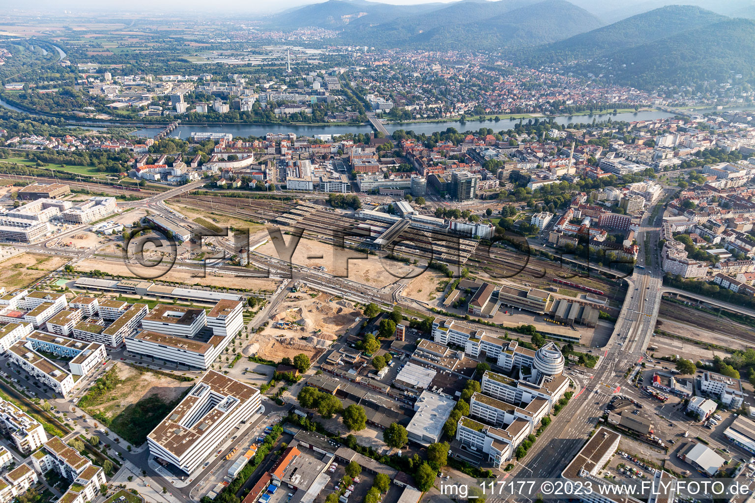 Luftaufnahme von Hauptbahnhof im Ortsteil Weststadt in Heidelberg im Bundesland Baden-Württemberg, Deutschland