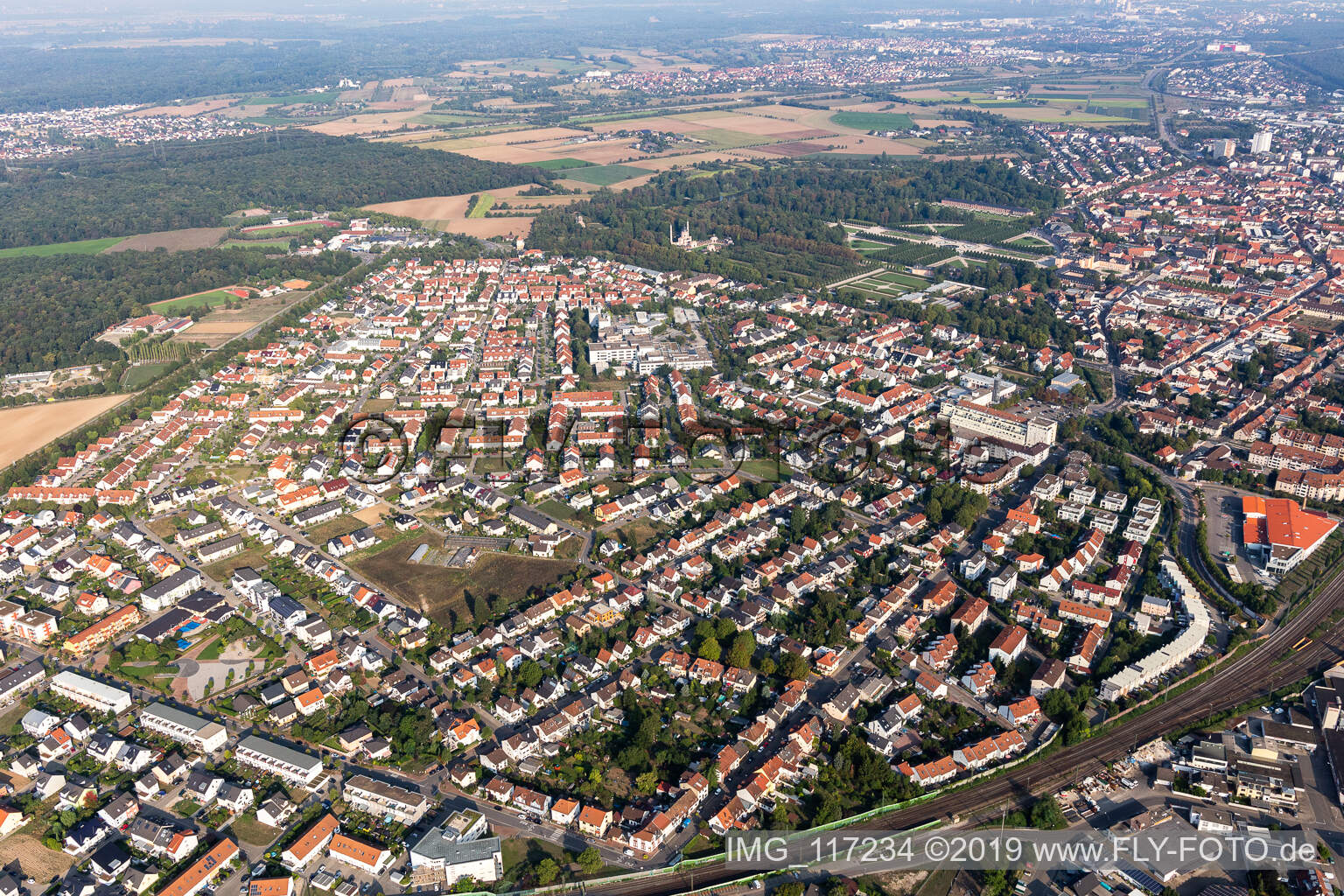 Schwetzingen im Bundesland Baden-Württemberg, Deutschland aus der Luft