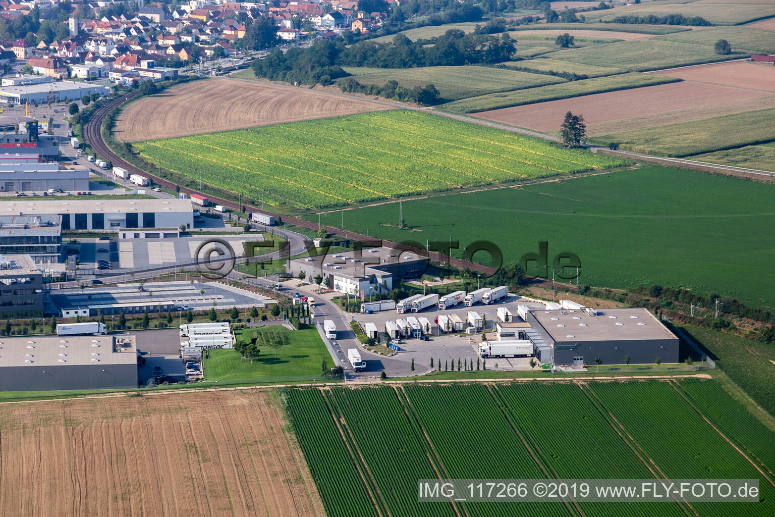 Industriegebiet Nord in Rülzheim im Bundesland Rheinland-Pfalz, Deutschland aus der Luft betrachtet