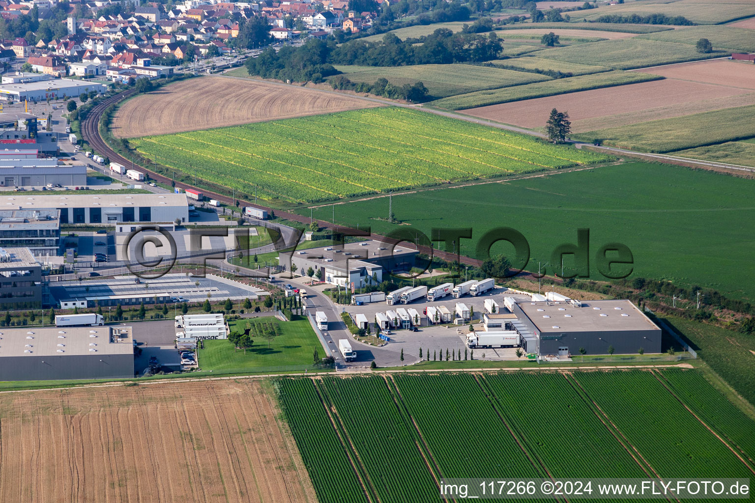 Industriegebiet Nord in Rülzheim im Bundesland Rheinland-Pfalz, Deutschland aus der Luft betrachtet