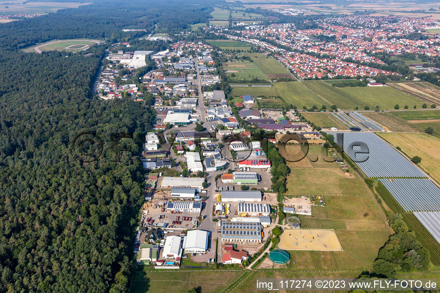 Gewerbegebiet Am Kleinwald im Ortsteil Herxheim in Herxheim bei Landau/Pfalz im Bundesland Rheinland-Pfalz, Deutschland