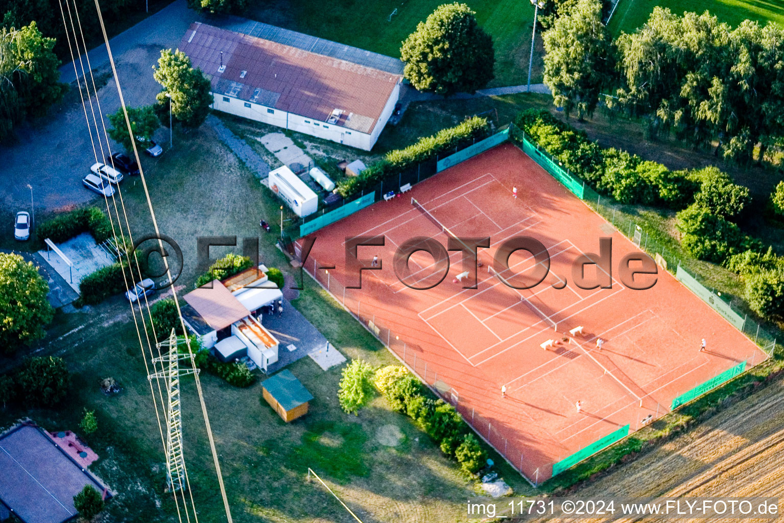 Luftaufnahme von Tennisclub SV 1965 in Erlenbach bei Kandel im Bundesland Rheinland-Pfalz, Deutschland