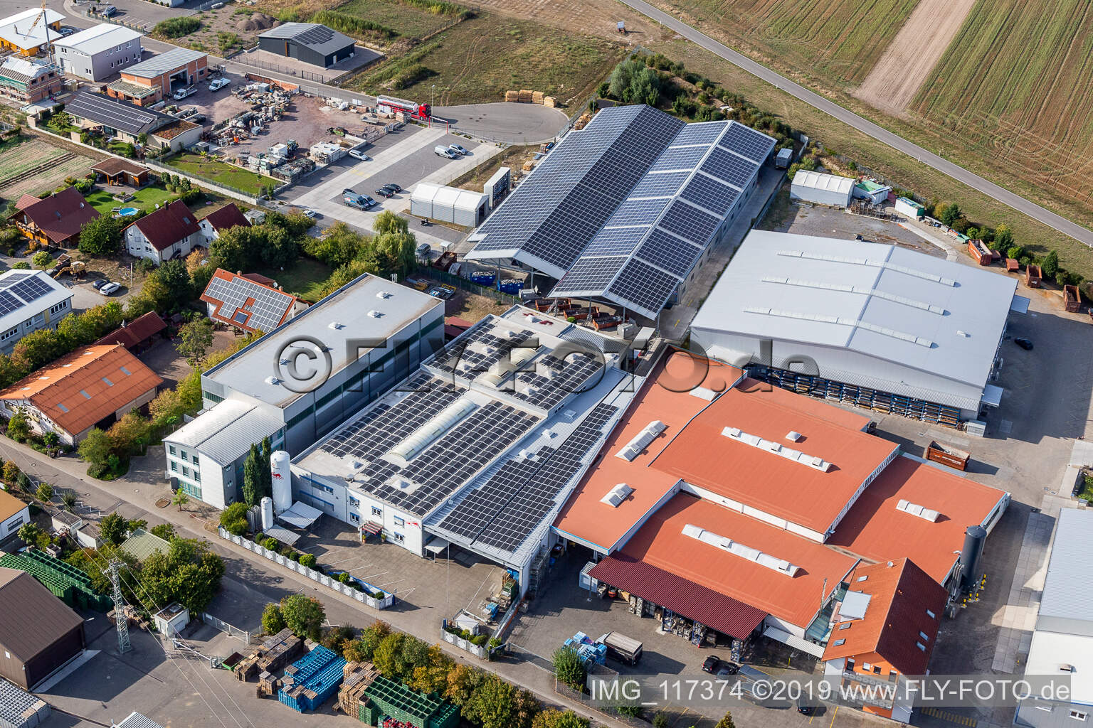 Drohnenbild von Gewerbergebiet Im Gereut, HGGS LaserCUT GmbH & Co. KG in Hatzenbühl im Bundesland Rheinland-Pfalz, Deutschland