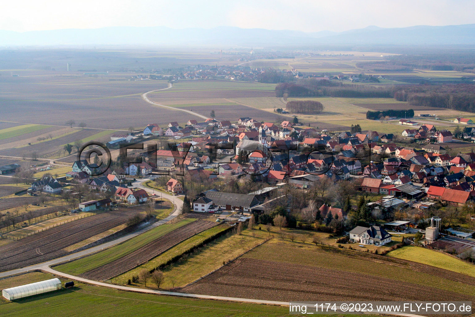 Drohnenbild von Niederlauterbach im Bundesland Bas-Rhin, Frankreich