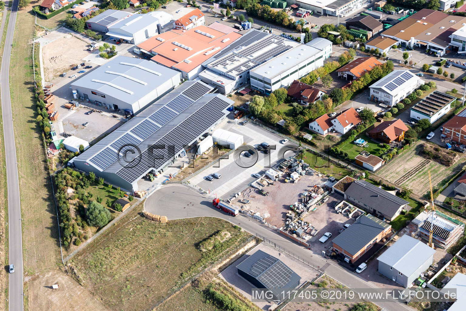 Gewerbergebiet Im Gereut, HGGS LaserCUT GmbH & Co. KG in Hatzenbühl im Bundesland Rheinland-Pfalz, Deutschland aus der Luft betrachtet
