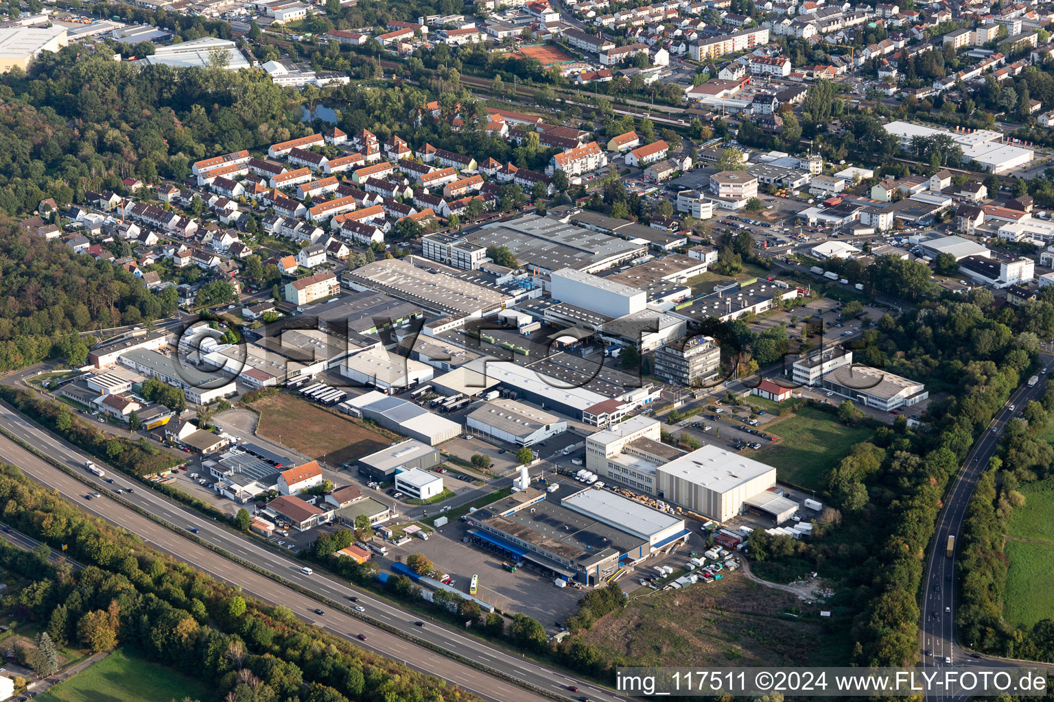 Gewerbegebiet und Firmenansiedlung in Hochstadt in Maintal im Bundesland Hessen, Deutschland