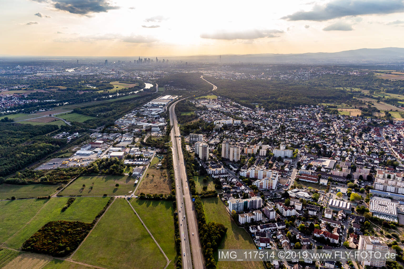 Luftbild von A66 nach Frankfurt in Bischofsheim im Bundesland Hessen, Deutschland